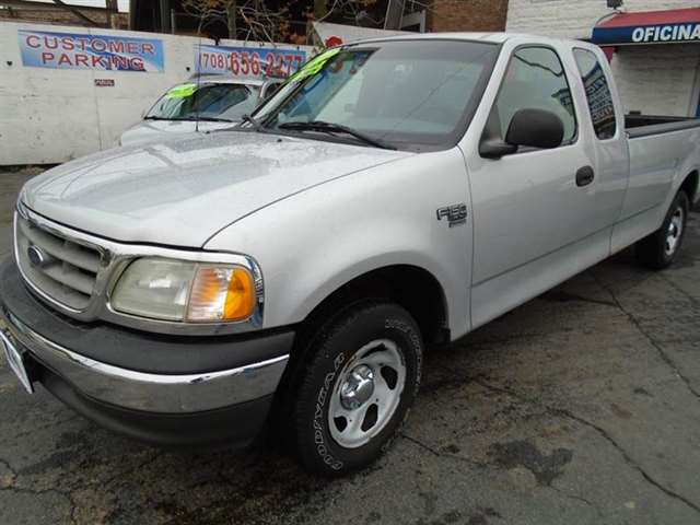 Ford F-150 4dr SuperCab XL 2WD Styleside LB Pickup Truck
